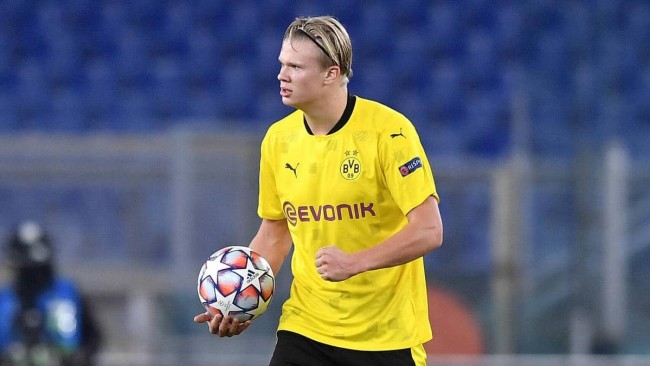 某队因违规遭重罚，官方回应惹争议（某队违规被重罚，官方回应引发争议）