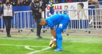 足球国足U23小将爆射破门，引网友赞叹（国足U23小将重炮破门，网友纷纷点赞）