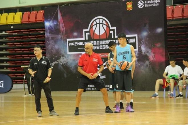 普通市民梅先生，一对情侣拍摄约会视频意外将梅西也录入其中（情侣约会视频误拍到梅西，普通市民梅先生也入镜）