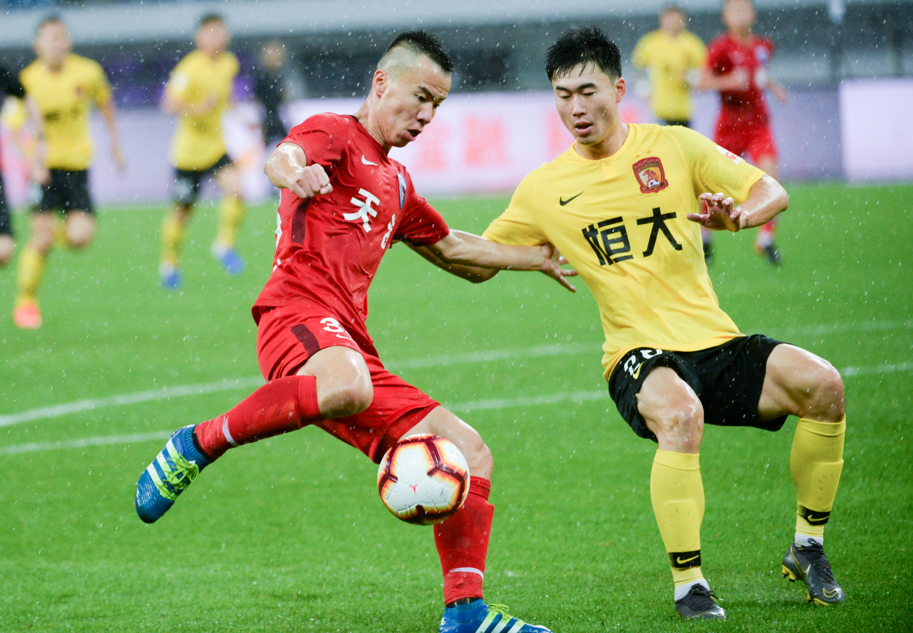 追平乔丹！穆雷生涯两次客场砍下50+且命中率超75%（穆雷追平乔丹纪录：生涯两度客场50+且命中率超75%）