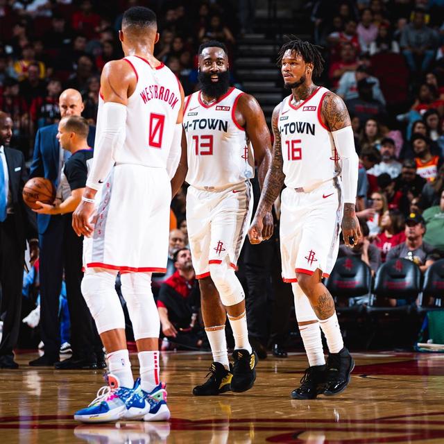 意大利杯16强综述：AC米兰从容应战内战称雄，博洛尼亚双线作战疲态尽显（意大利杯16强回顾：AC米兰稳健晋级内战称王，博洛尼亚双线疲态显露）