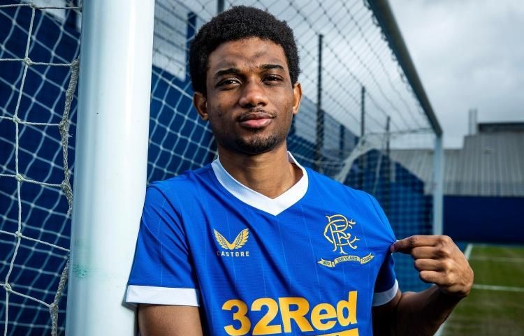 韩鹏：徐根宝指导80多岁高龄还在工作一线，这非常让人感动（韩鹏：八旬徐根宝仍坚守一线，令人动容）