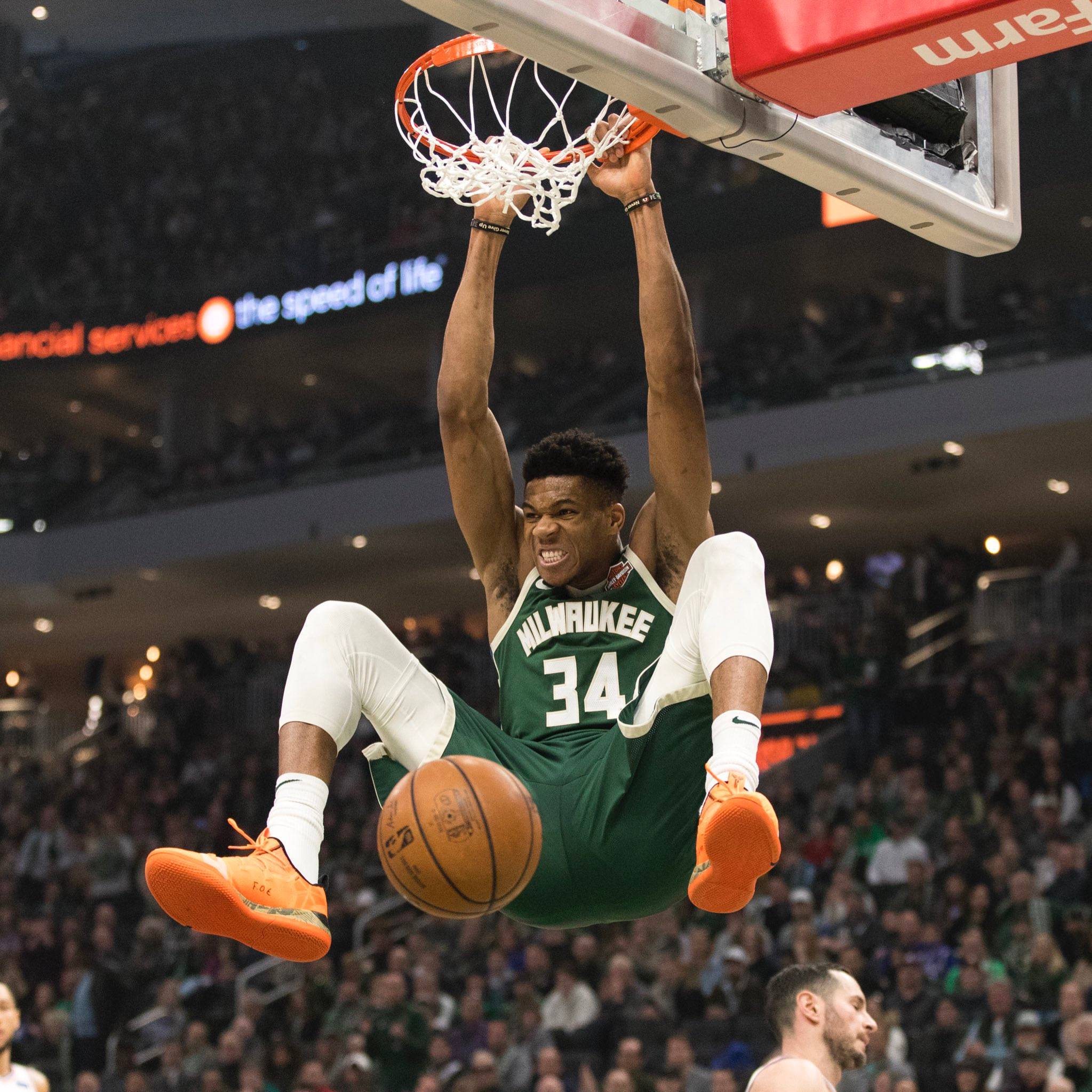 NBA杯MVP榜：亚历山大领跑，布伦森&卡斯尔紧随其后（NBA杯MVP竞速榜：亚历山大居首，布伦森与卡斯尔紧追不舍）