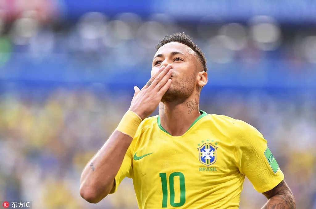 邮报：特朗普送C罗一把白宫金钥匙，该礼物专为特别宾客准备（邮报：特朗普向C罗赠送白宫金钥匙，此礼仅供特别来宾）