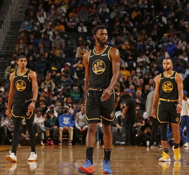 拉赫马尼：我们要庆祝，因为训练、工作就是为了让球迷高兴（拉赫马尼：该庆祝了，我们的训练与付出都是为了让球迷开心）